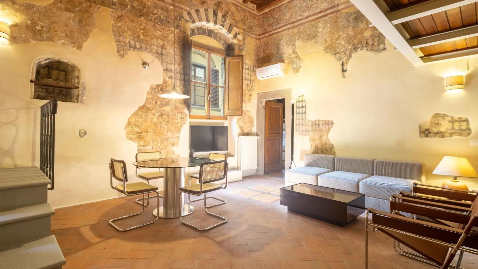 Renaissance Tower Apartment Florence