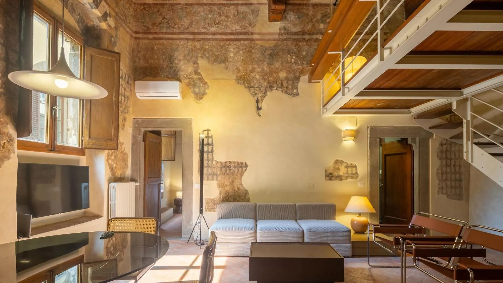 Renaissance Tower Apartment Florence